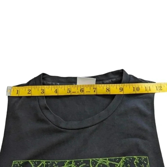 Gymshark Muscle Tank Black Green Graphic Logo Workout Top Men's size Medium - Picture 9 of 11